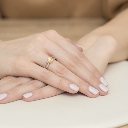Pierścionek z Różą i Brylantami 0,16ct z żółtego/białego złota próby 585. W-473